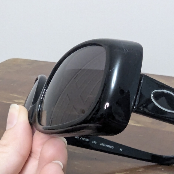 Oscar de la Renta black plastic oval sunglasses - Picture 3 of 10